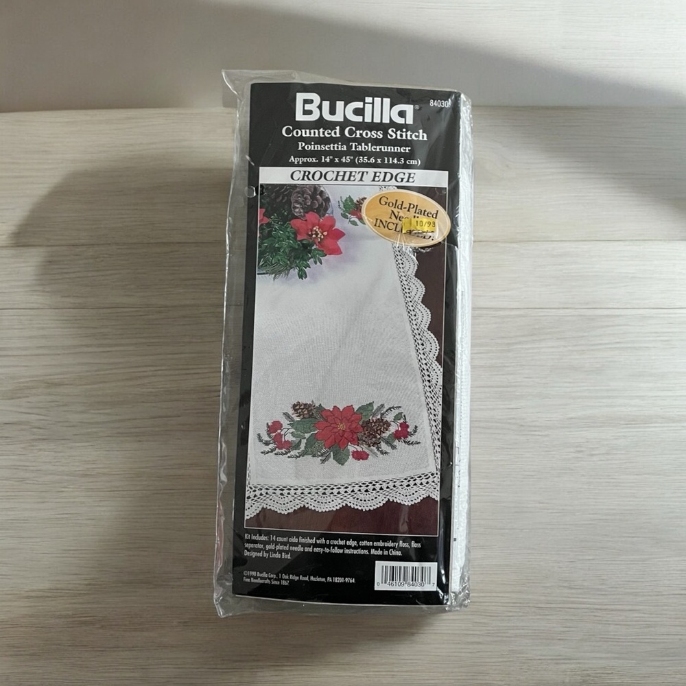 NWT Bucilla Counted Cross Stitch Poinsettia Table Runner Kit with Crochet Edge